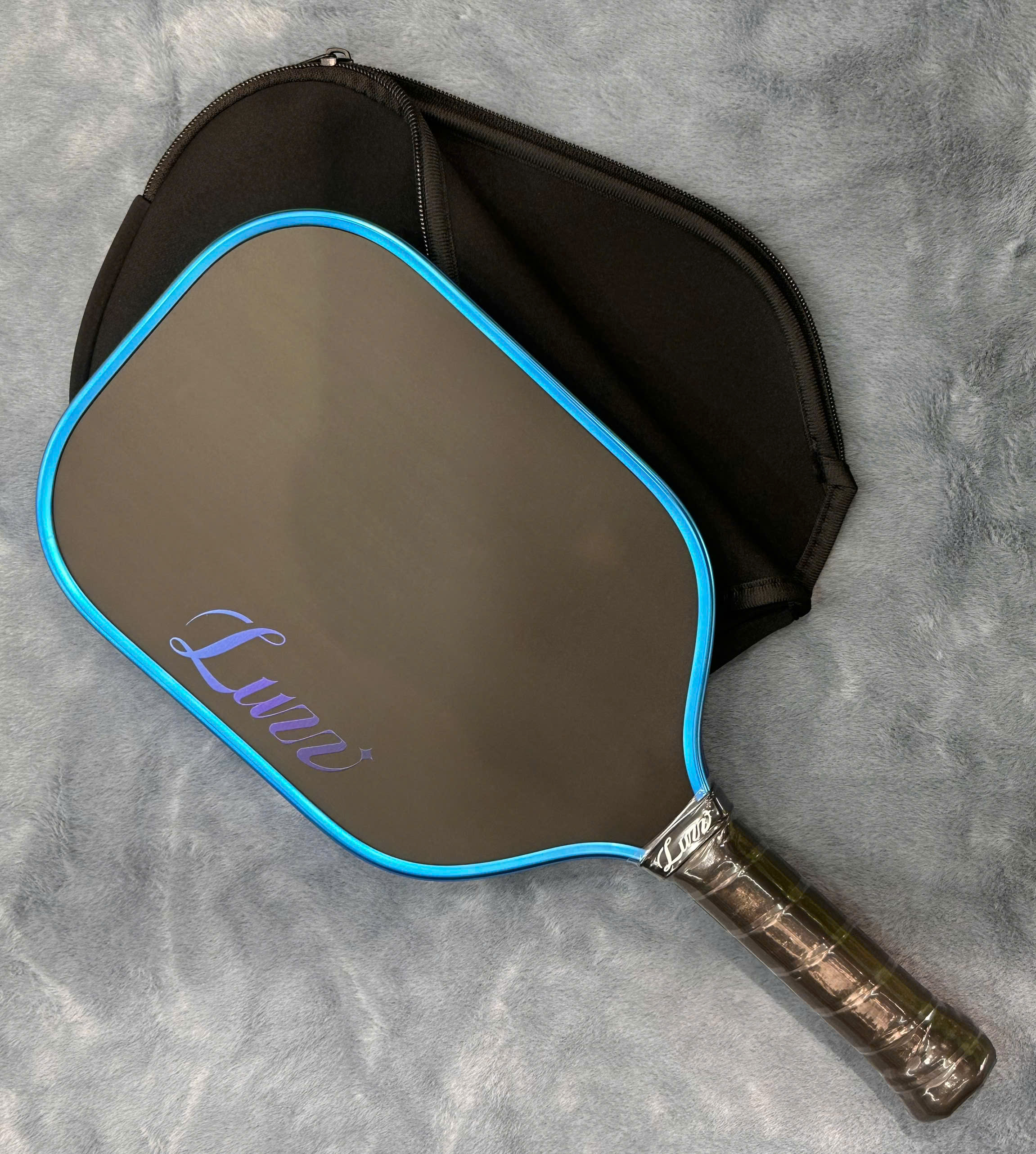 Bao Đựng Vợt Pickleball Luzz Nhung Mịn - Chống Trầy - Thiết Kế Tối Giản - Gọn Nhẹ - Êm Ái - Thoáng Khí Hiệu Quả